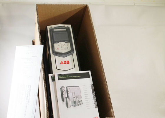 ACS880-01-05A2-5+B056+E200 de Aandrijving 3AUA0000135128 van de frequentieomschakelaar 5.2A
