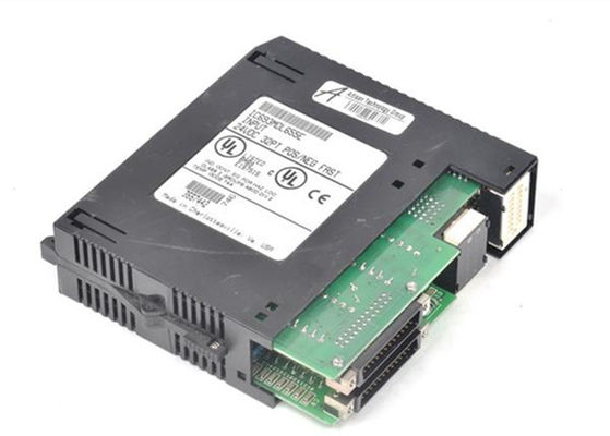 GE   IC693MDL655 DE LOGICAreeks 90-30 POSITIVE/NEGATIVE 7 AMPÈRE MAXIMUM 24 VDC VAN DE INPUTmodule 32POINT