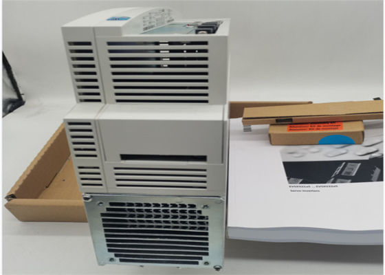 Lenzeevs9326-eiv004 SERVOcontrolemechanisme 9300 REEKSEN 400/480 VAC 11 kW (14,75 HP)