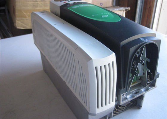 Van de Techniekenemerson unidrive SP2201 van de Nideccontrole de Servo NIEUWE Aandrijving 3.0/4.0kw 3/5HP 230AC 5A