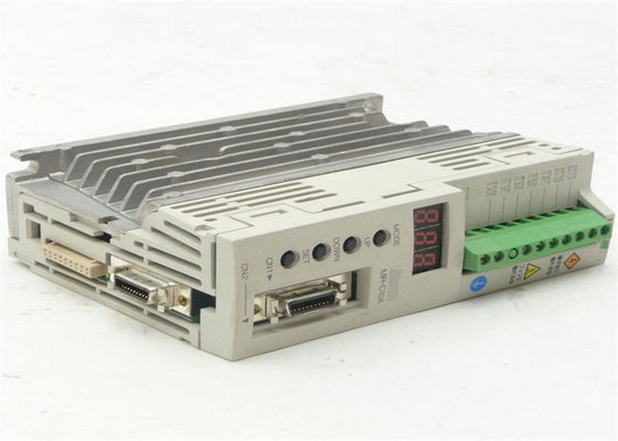SERVO NIEUWE de VERSTERKER M.-C10A 100W 200-230V 50/60Hz 0.85A Industriële Aandrijving van MITSUBISHI AC