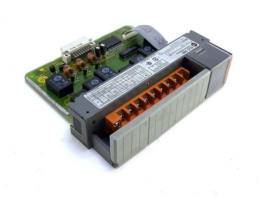DE OUTPUTmodule GEÏSOLEERD RELAIS SLC 500 8 PUNT 50/60 HERZ VAN AB 1746-OX8