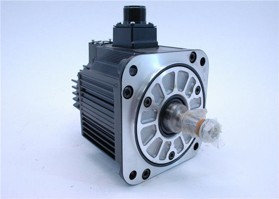 De Industriële Nieuwe en Originele Yaskawa AC Servomotor Nieuwe 450W 3.8A van sgmg-05ASRCS 1PCS