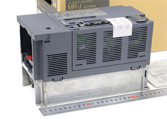 SERVO DE VERSTERKER MELSERVO-J3 REEKS 3,5 KW SSCNET III DRIEFASEN 400 VAC VAN MITSUBISHI M.-J3-350B4 AC