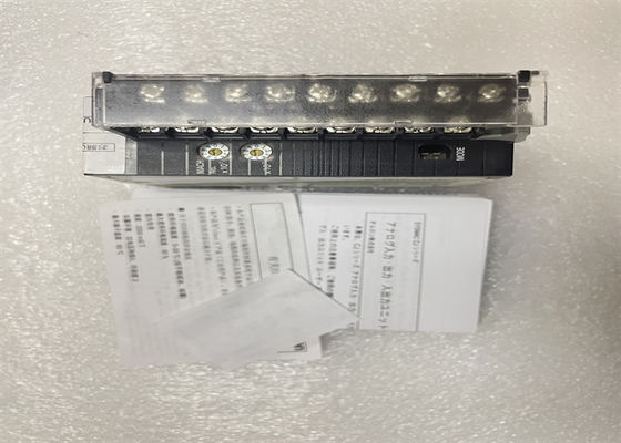 De Automatisering van CJ1W-AD081-V1 Omron en de INPUTmodule 8 van de Veiligheidscj Reeks ANALOGON