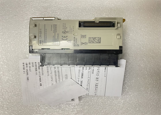 De Automatisering van CJ1W-AD081-V1 Omron en de INPUTmodule 8 van de Veiligheidscj Reeks ANALOGON