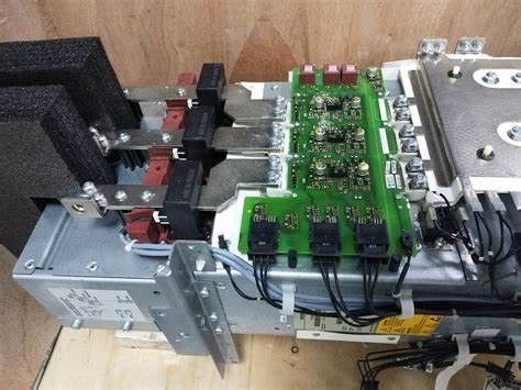 De machtsblok van Siemens 6SL3352-1AG35-8EA1 voor 510-750 V gelijkstroom, 490 een Motormodule 3 fasen