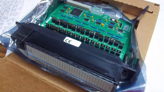 GE IC697MDL753 is een 5/48 Volt gelijkstroom, het 32-punt van de 0,5 Ampèren Negatieve Logica Outputmodule