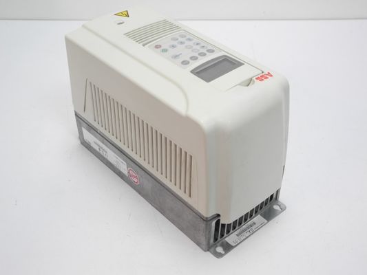 ABB ACS800-01-0025-3 22kW 44A Frequentiekonverter 26 kg +24 V gelijkstroomtoevoer