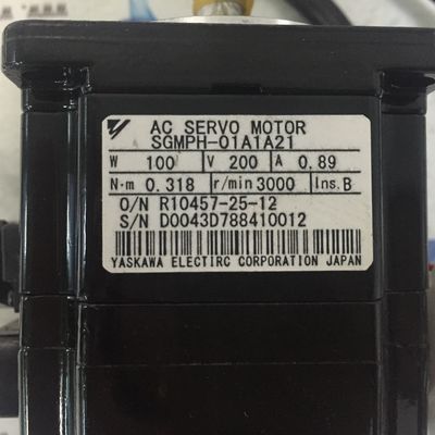 SGM-02UW14E Yaskawa 17bit Absolute encoder SERVO MOTOR 100W 0.89A Nieuw in doos
