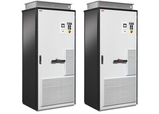 ACS880-07-0900A-7 Abb Frequentieomzetter 3AUA0000170005 ACS880 Kabinet Gebouwd met één aandrijving