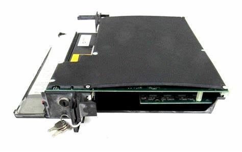 GE IC697CPX772 256 KB van niet-vluchtig flitsgeheugen 24 volt DC-aangedreven 15-pin vrouwelijke D-connector