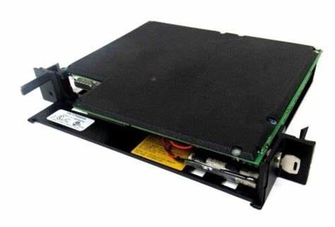 GE IC697CPX772 256 KB van niet-vluchtig flitsgeheugen 24 volt DC-aangedreven 15-pin vrouwelijke D-connector