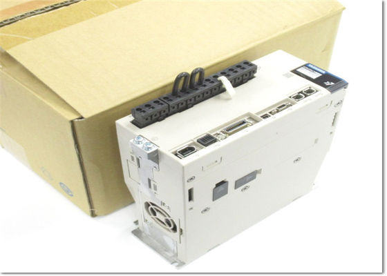 YASKAWA SGDH-30AE 3000W 28.4N/M 1000RPM*NIB Nieuw Originaal
