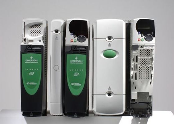 NIDEC Emerson Control Techniques Unidrive SP1202 200VAC paneelgemonteerde schijf SP2TL 5,8/6,8A