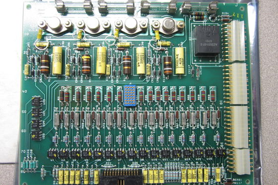 GE Input Isolator Board DS3800HIOA functies voor het installeren van het bord met schroeven in de aandrijving interieur