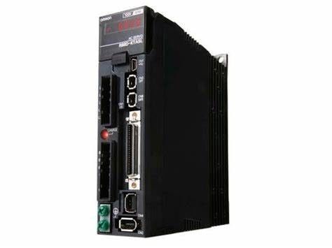 Omron R88D-KT04L Servo AC 100 ~ 120VAC Voeding 4.6A 120V Belasting 400 W SERVO DRIVER