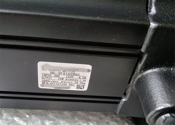 JAPAN MITSUBISHI Industriële besturingsservo HC-SFS102BG1 AC-servomotor 2000 min / r, 1KW JAPAN MITSUBISHI Industriële besturing S