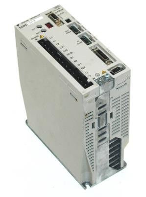 Yaskawa SGDS-10A32A 3 FASE 15 AM 200 VAC 3000 WATT 4 HP Servoversterker