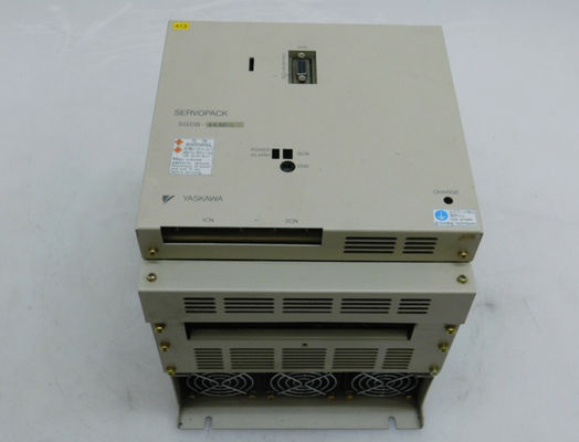 Yaskawa SGDB-44ADG-P 200-230 V wisselstroom Input 3 fase Input/Output 4,4 kW (5,90 pk) Output