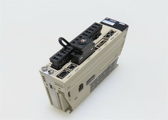 SGDV-R90A21A gloednieuwe 220V AC servoversterker in originele doos