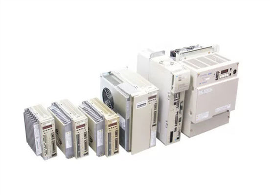 Yaskawa SGDM-04AC-SD2B gloednieuwe servo aandrijvingen in originele doos