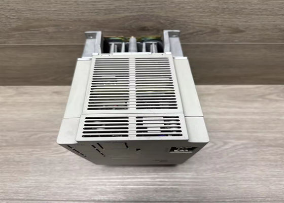 Yaskawa SGDB-10ADS 200V AC servoaandrijvingen gloednieuw in origineel