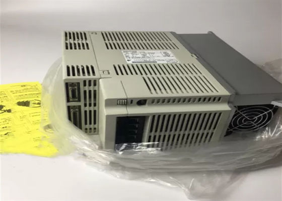 Nieuwe industriële servo aandrijvers Yaskawa SGDB-20ADP in originele doos