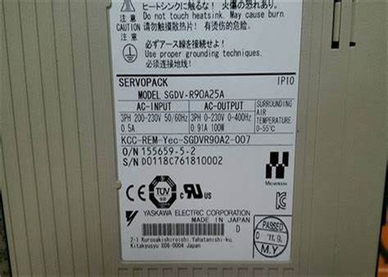 Yaskawa gloednieuwe SGDV-serie servoaandrijvingen SGDV-R90A25A in doos