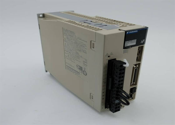 Yaskawa SGD7S-2R8A00A002 200V AC servoaandrijvingen gloednieuw in doos