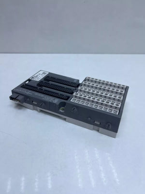 230V ABB merk Digitale Autoamtion I O module TU531 Originele doos