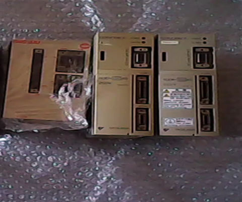 Yaskawa Servo Drive SGDP-01APAY108 200-230V 5.5A 0.4KW 50/60HZ Nieuw