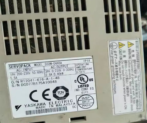 YASKAWA SGD-04APY61 AC SERVO AMPLIFIER 200-230V 6/2.6A 50/60HZ nieuw