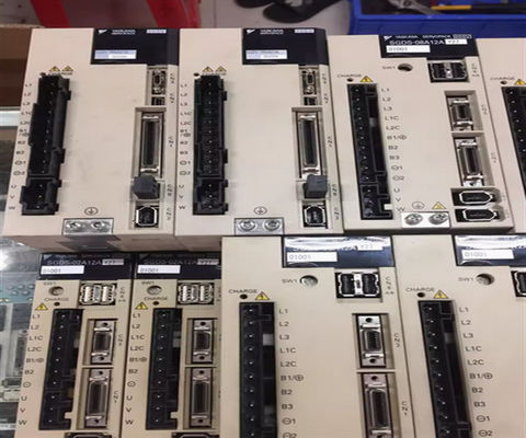 Yaskawa SGD-08AH AC SERVO AMPLIFIER 200-230V 11/4.1A 50/60HZ nieuw
