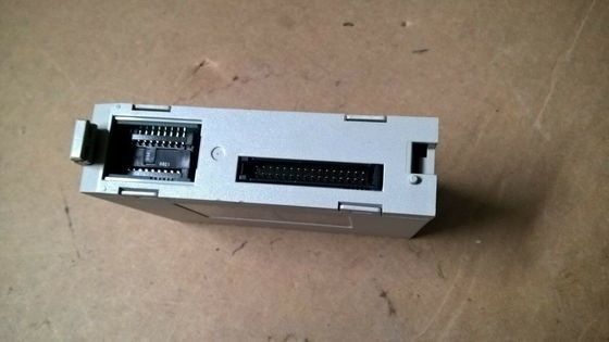 Omron C200HW-MC402-UK schroefbeëindiging met 11,8 N werkkracht