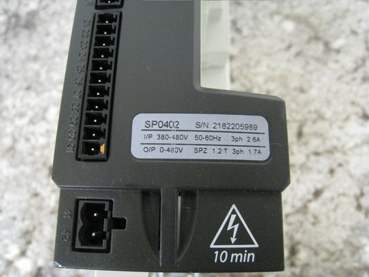 EMERSON SP0402 Universele wisselstroom aandrijving met variabele snelheid voor inductie- en servomotoren