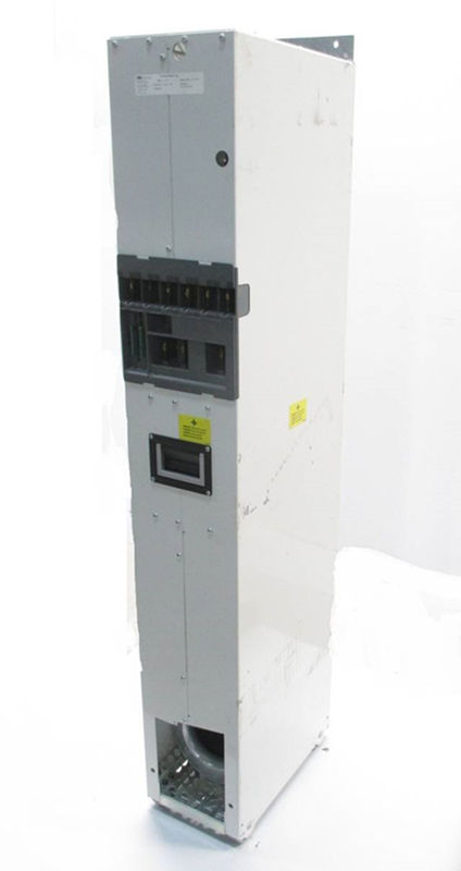 ABB ACS800-704-0910-7 FASE 3 VOERDE 816 AMPÈRE IN INVOERDE 380-690 VAC INVOERDE 48-63 HERZ DE OUTPUT VAN 1000 AMPÈREoutput 513-932 VDC