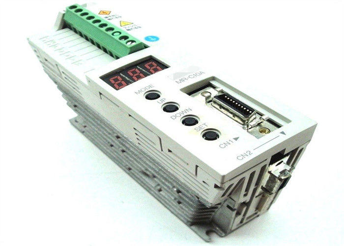 SERVO NIEUWE de VERSTERKER M.-C10A 100W 200-230V 50/60Hz 0.85A Industriële Aandrijving van MITSUBISHI AC