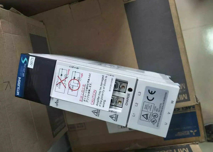Industrieel NIEUW de Versterker M.-j2s-20a-S075 SERVOdrive In drie stadia van Mitsubishi Electric 200W