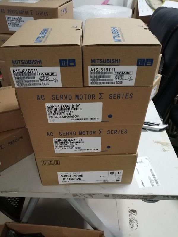 100 Watt 200 V kleine krachtige servomotoren Yaskawa SGMPH-01A1A-YR21