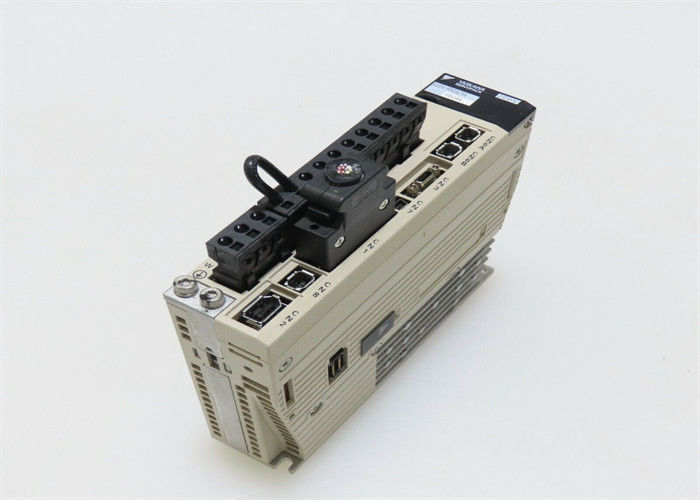 SGDV-R90A21A gloednieuwe 220V AC servoversterker in originele doos