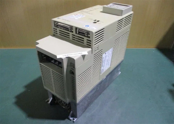 Yaskawa servoaandrijvingen SGDB-03ADM gloednieuw in doos 0,3 kW
