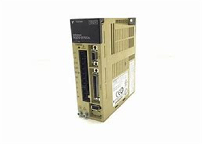 Yaskawa SGDS-01F01A gloednieuwe AC servo aandrijvingen in originele doos
