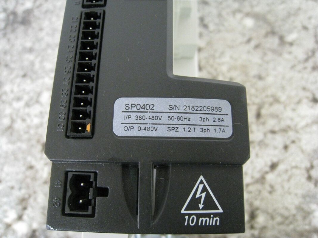 EMERSON SP0402 Universele wisselstroom aandrijving met variabele snelheid voor inductie- en servomotoren