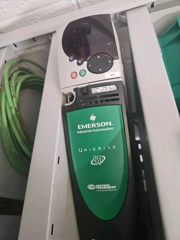 EMERSON SP1403 Universele wisselstroom aandrijving voor inductie- en servomotoren